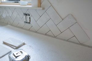 Installing a white kitchen tile backsplash
